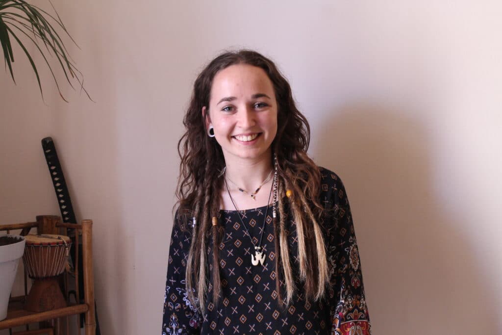 Creation of natural half-head dreadlocks for women with curly hair - Dreads Expert Creation of natural half-head dreadlocks for women with curly hair - Dreads Expert