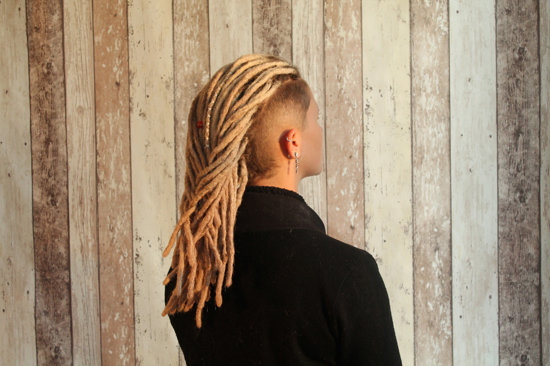 extensionCréation d’extensions de dreads naturelles blondes