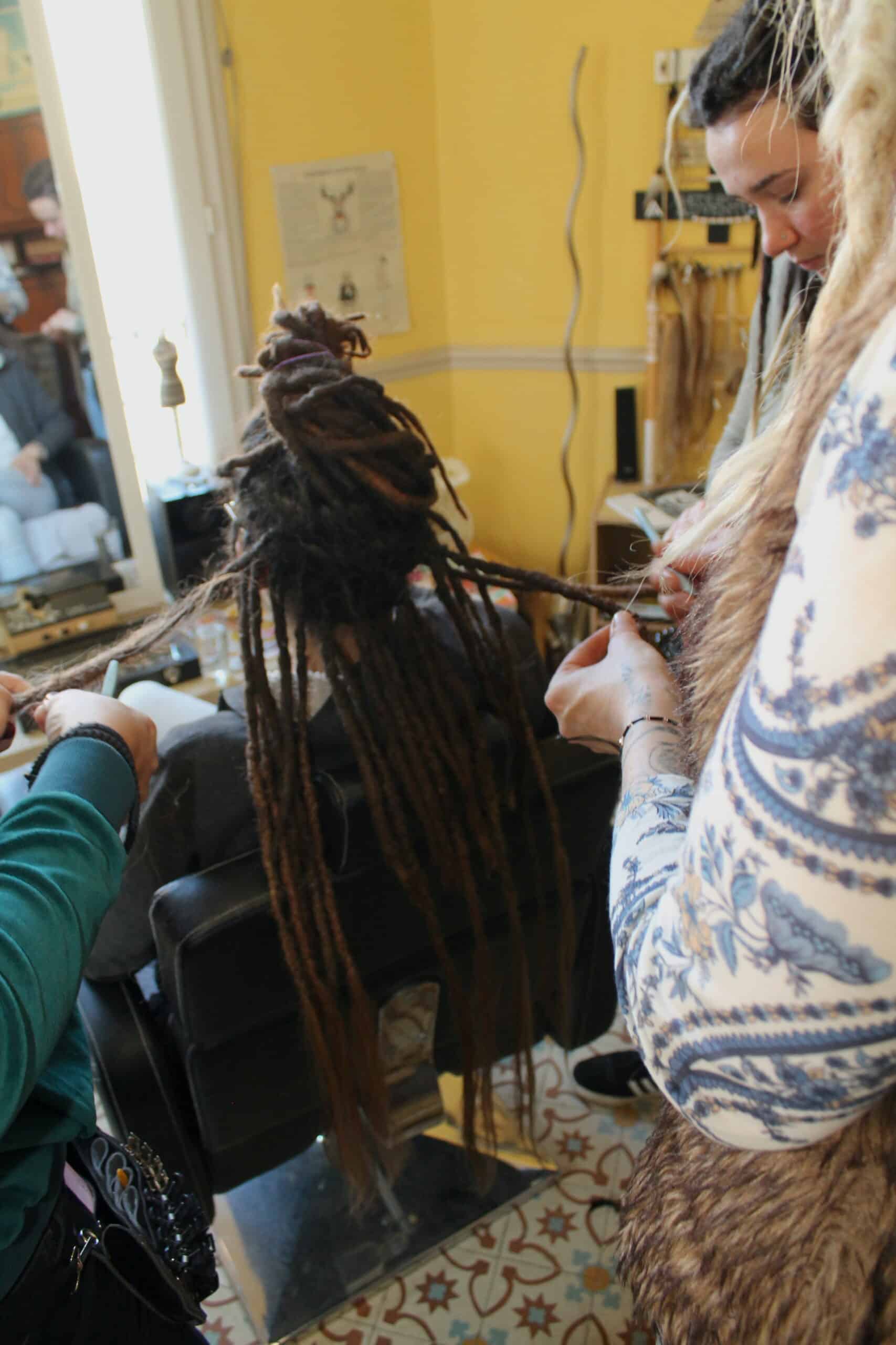 Apprendre la création et l'entretien de dreads naturelles par un expert. Lisah