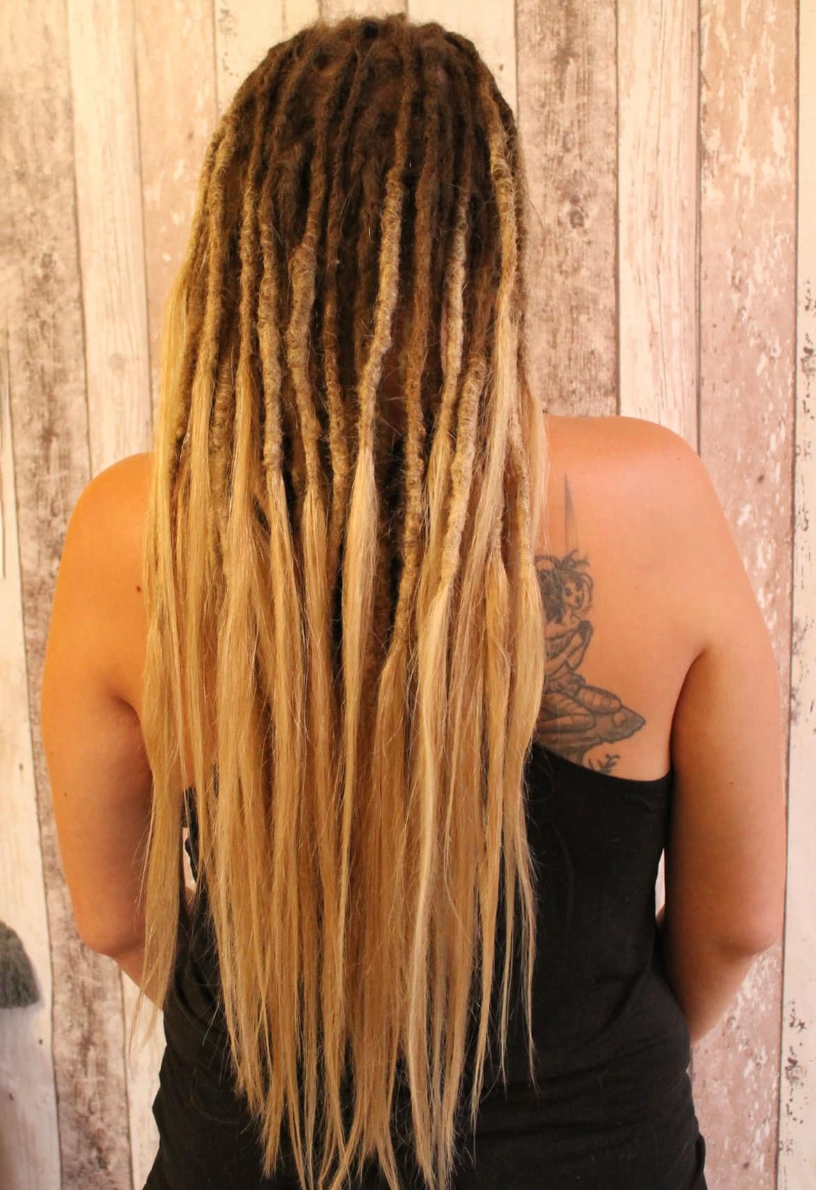 Hair salon dreadlocks : Maintenance of dreads with hook 