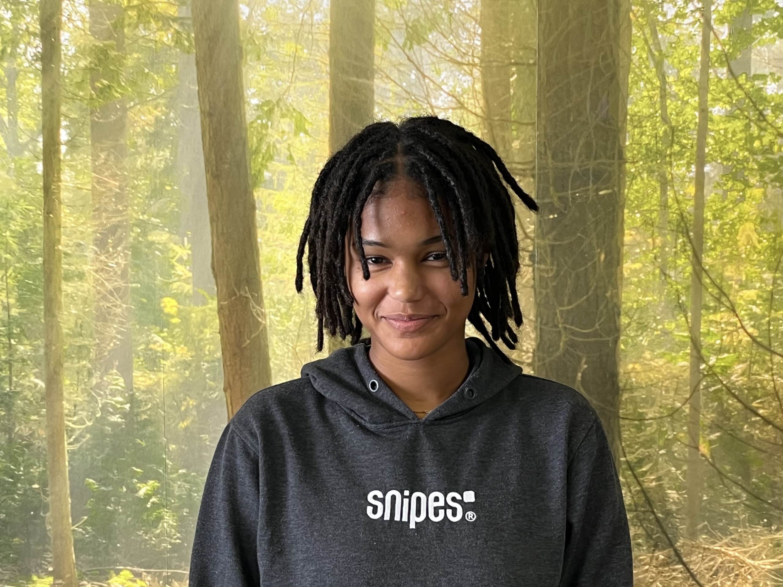 Afro locks : Une création de dreadlocks naturelles pour enfant. Le salon de coiffure de Dreads Expert à Saint Raphaël propose de créations de locks afro pour enfants.