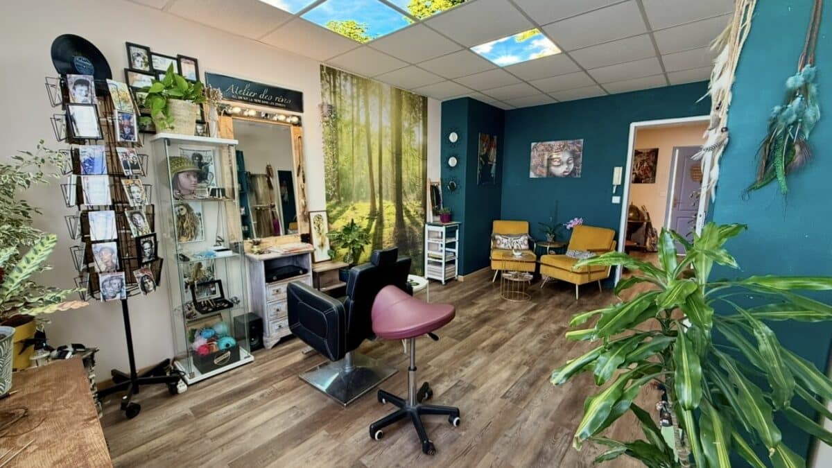 Salon Dreads Expert à Saint-Raphaël, espace chaleureux pour prendre rendez-vous et entretenir ses dreadlocks naturelles.