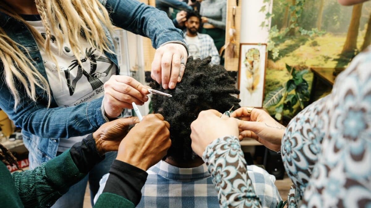 Formation dreadlocks afro en pratique avec Dreads Expert à Saint-Raphaël.