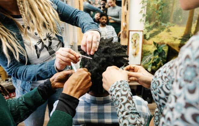 Hands-on Afro Dreadlocks Training with Dreads Expert in Saint-Raphaël.